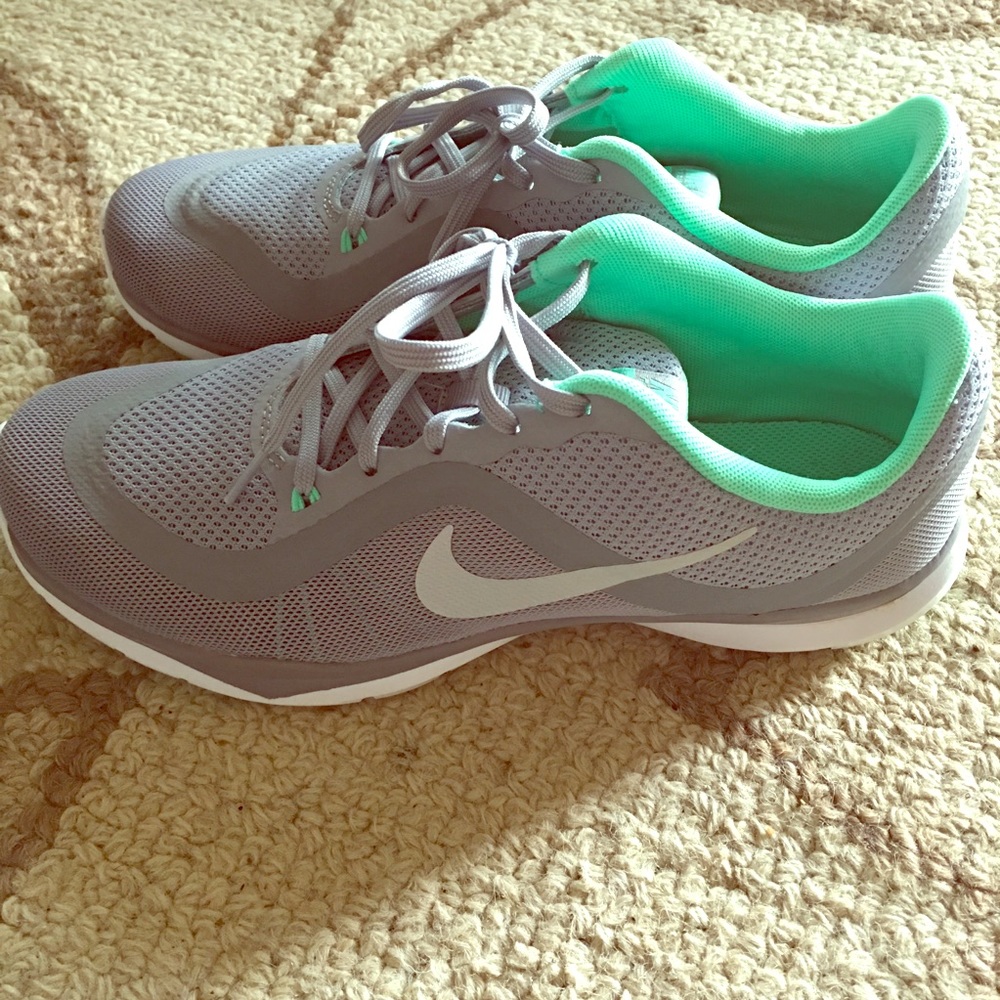 NIKE ladies training flex TR 6 tennis shoes EUC